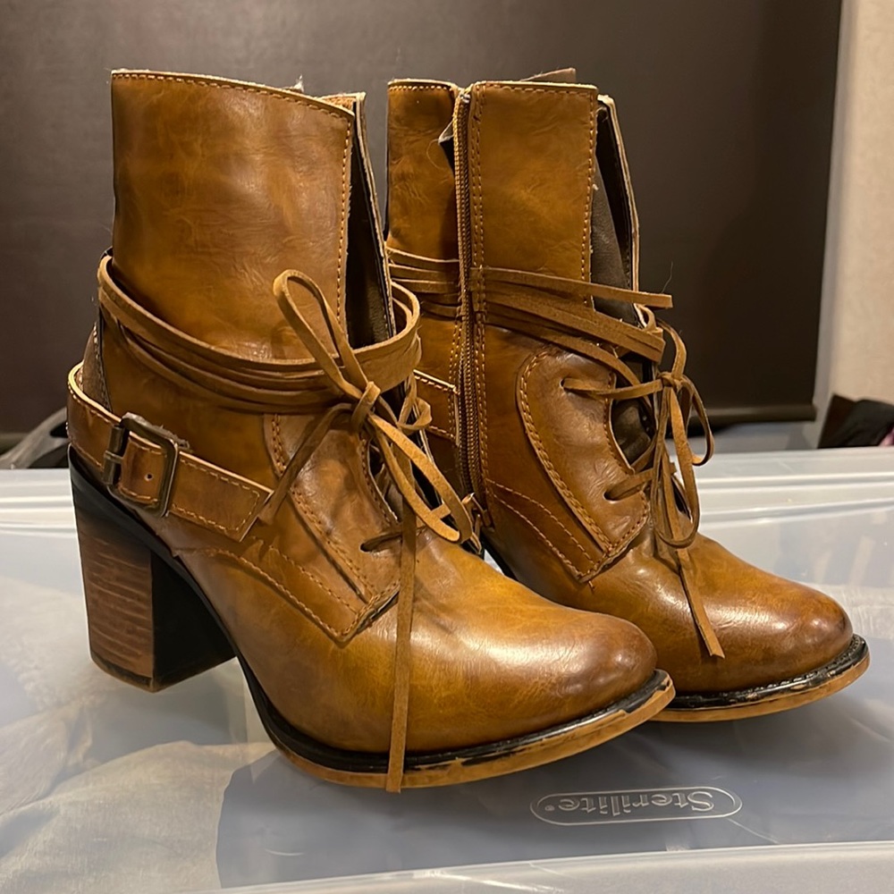 Size 7 pierre dumas booties. Only worn like 2-3 times. Great condition.
